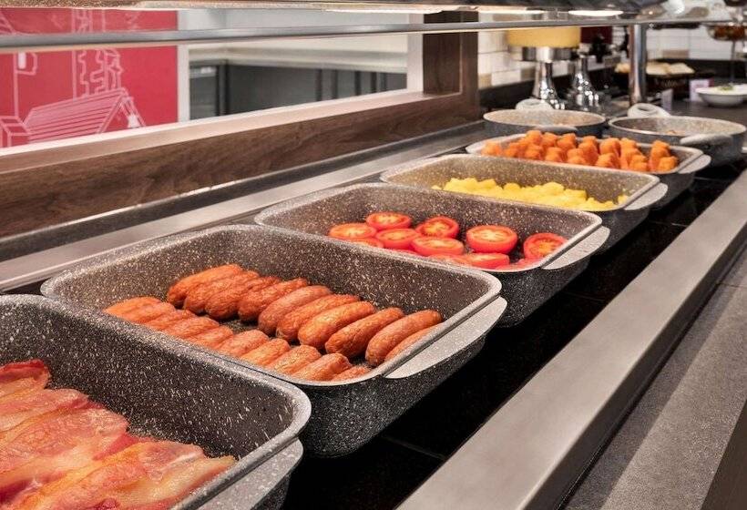 בית מלון כפרי Ramada By Wyndham Cobham