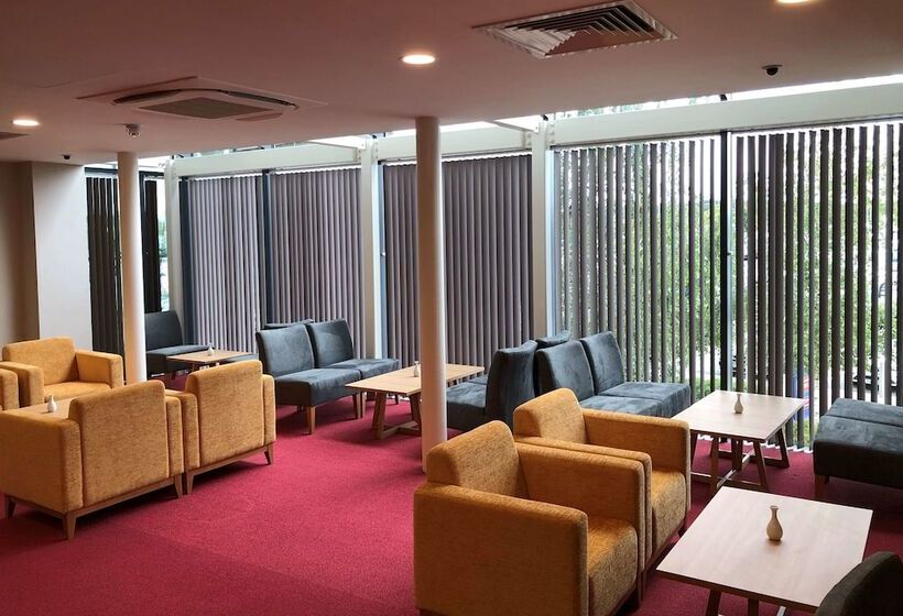 בית מלון כפרי Ramada By Wyndham Cobham