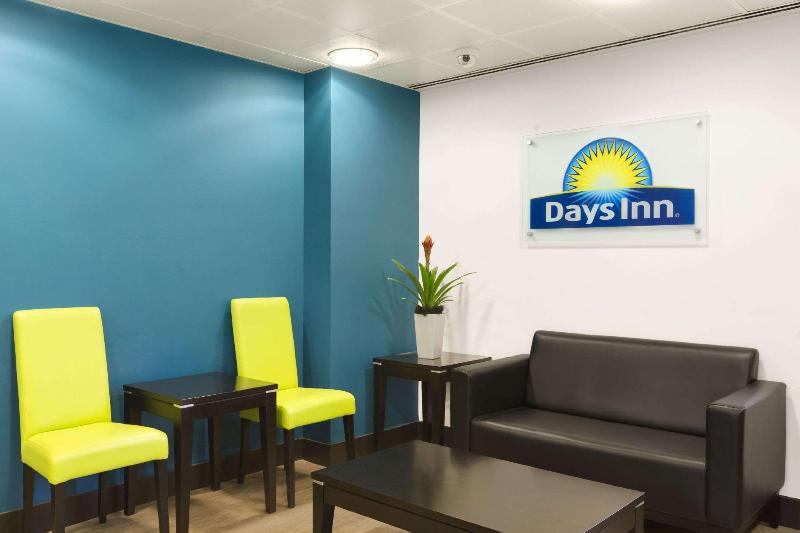 בית מלון כפרי Ramada By Wyndham Cobham