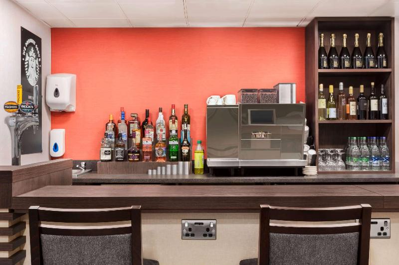 בית מלון כפרי Ramada By Wyndham Cobham