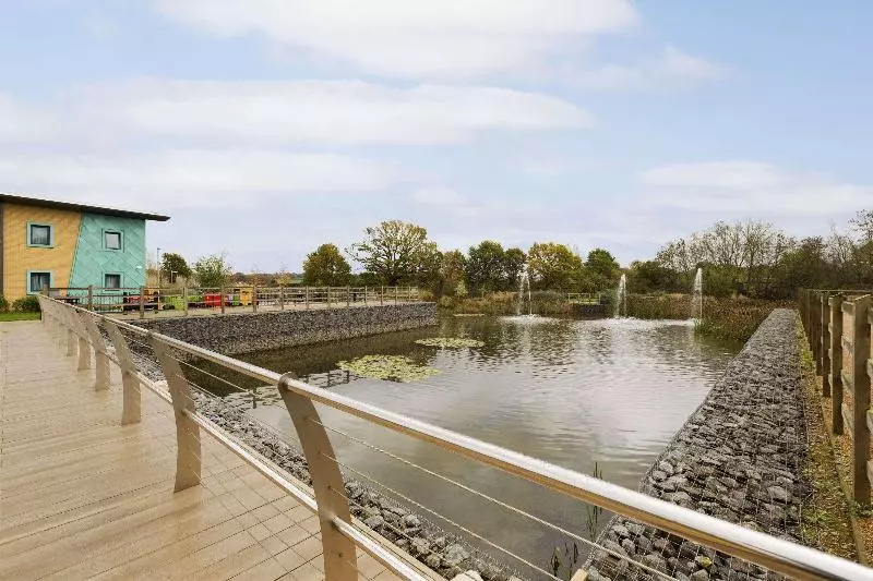 酒店 Ramada By Wyndham Cobham