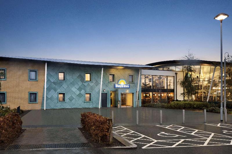 בית מלון כפרי Ramada By Wyndham Cobham