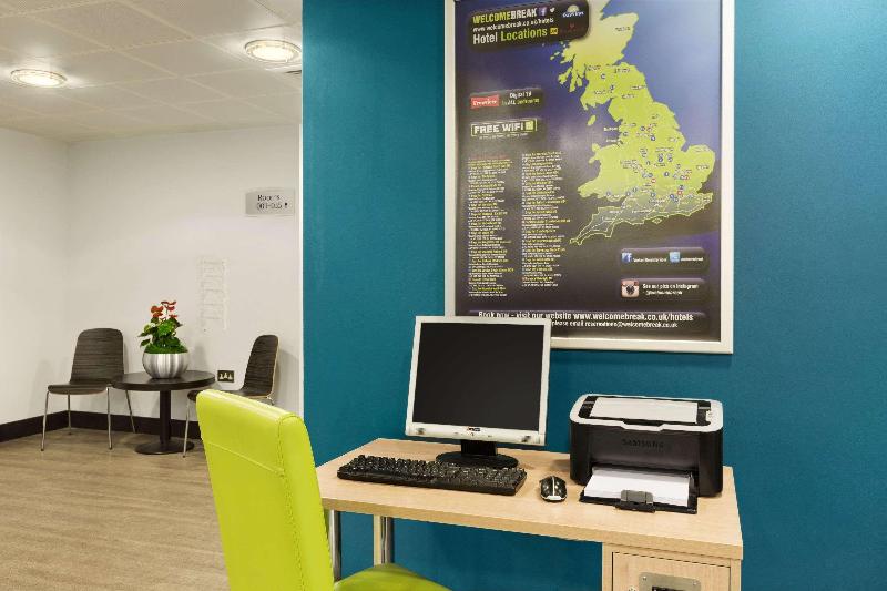 בית מלון כפרי Ramada By Wyndham Cobham