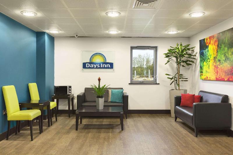 בית מלון כפרי Ramada By Wyndham Cobham