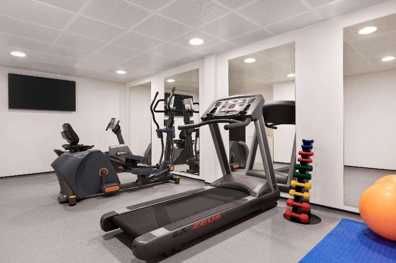 בית מלון כפרי Ramada By Wyndham Cobham