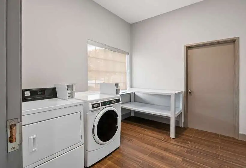 ホテル Spark By Hilton Wichita Falls
