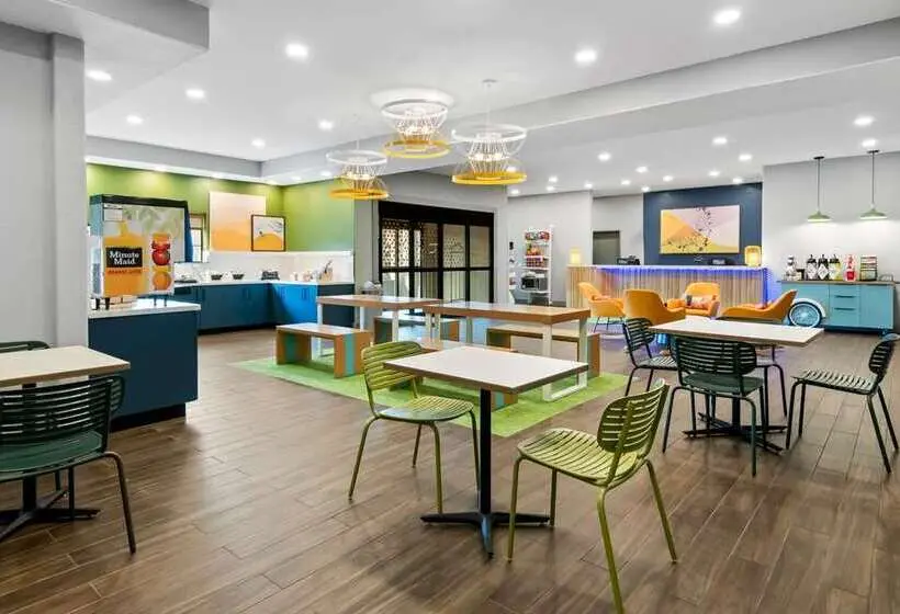 ホテル Spark By Hilton Wichita Falls