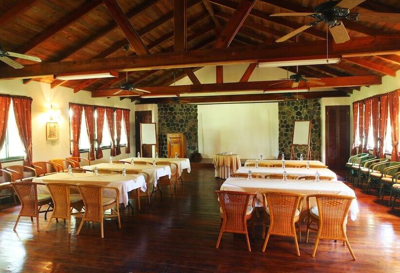 هتل The Lodge At Pico Bonito