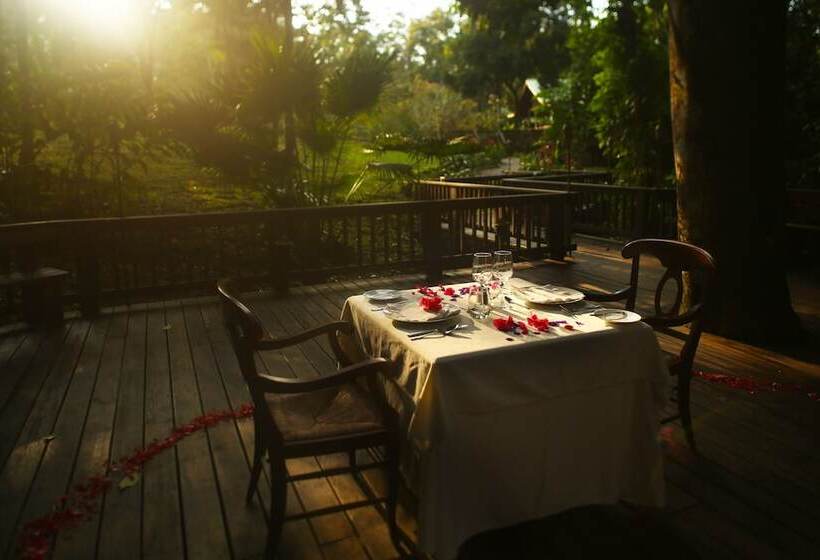 هتل The Lodge At Pico Bonito