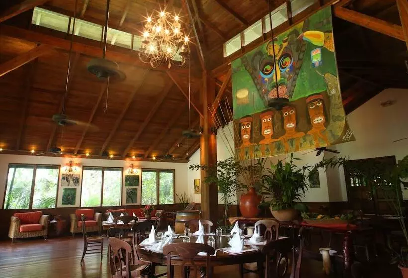 هتل The Lodge At Pico Bonito