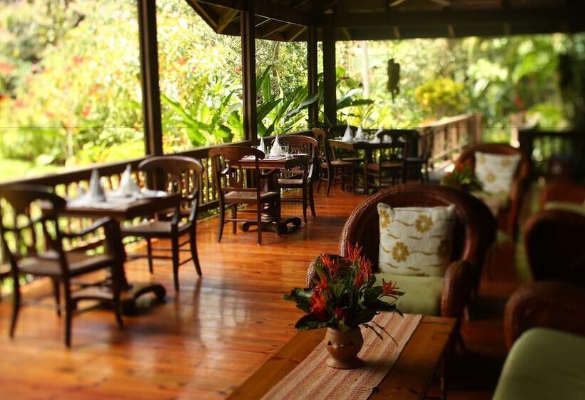 هتل The Lodge At Pico Bonito