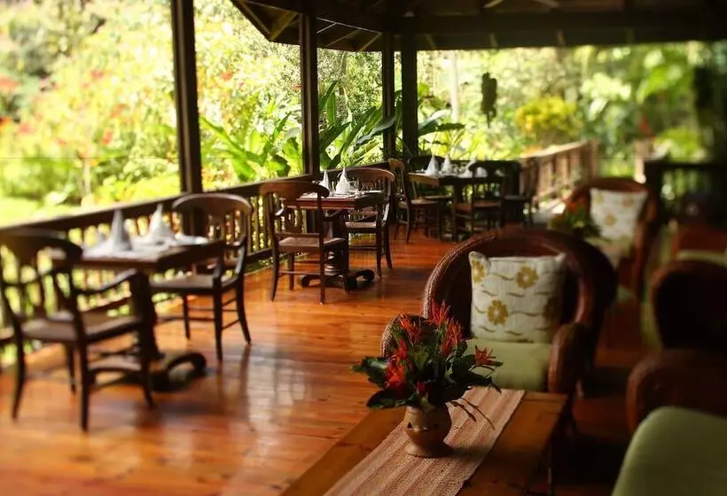 هتل The Lodge At Pico Bonito