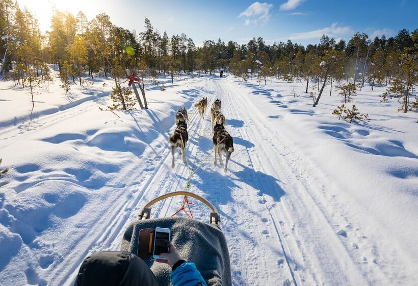 Wilderness Hotel Nellim & Igloos
