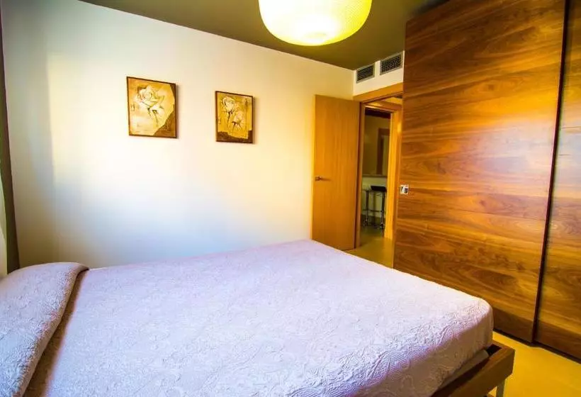 Apartamentos 16:9 Suites Almería