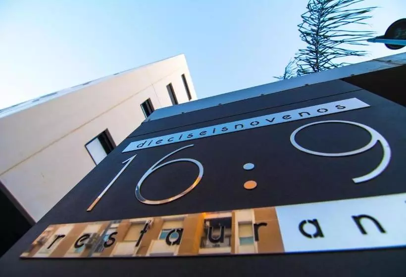 Apartamentos 16:9 Suites Almería