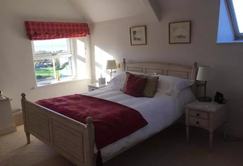 تختخواب و صبحانه Church House