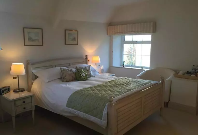 تختخواب و صبحانه Church House