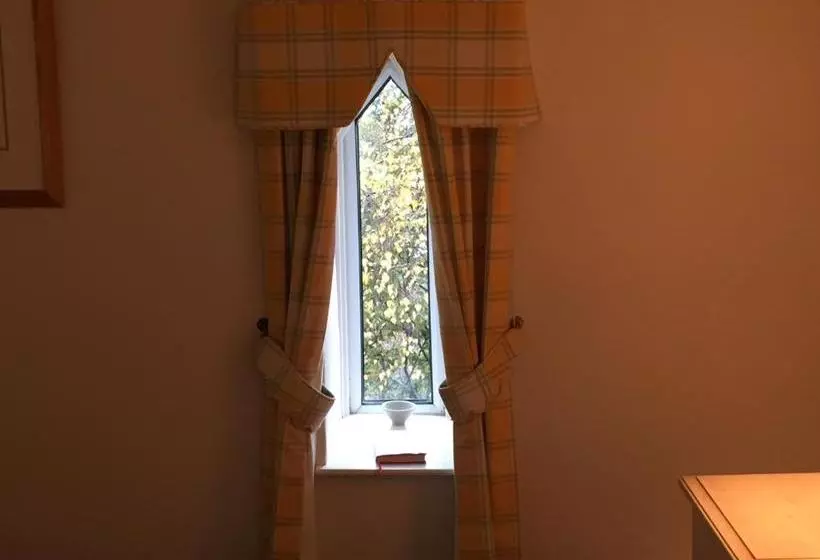 تختخواب و صبحانه Church House