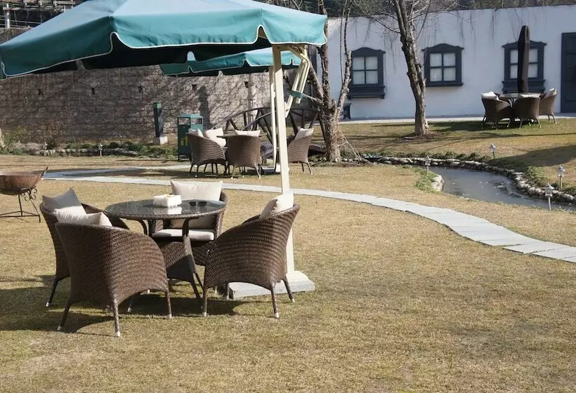 בית מלון כפרי Rock Manali By Vivaan