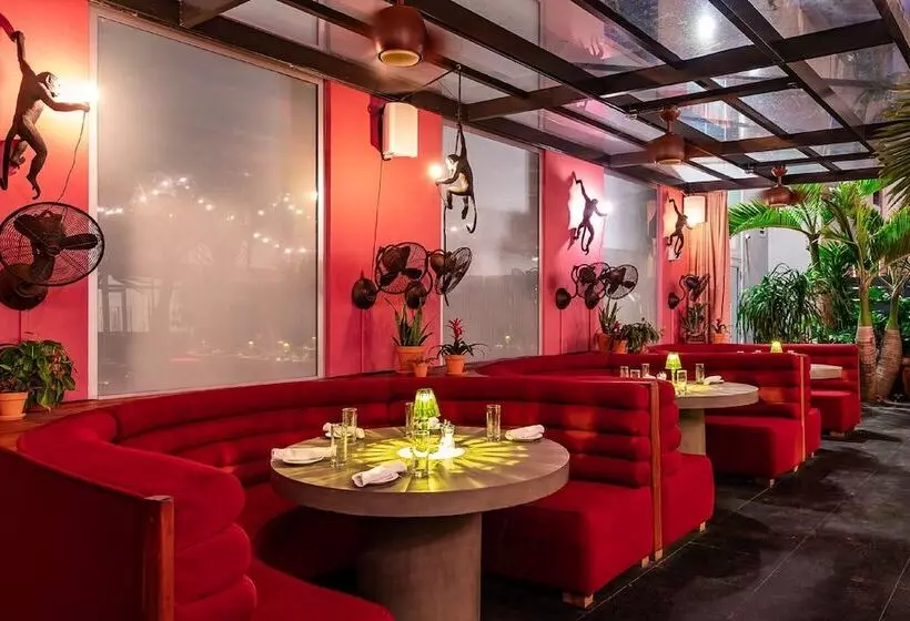 Отель Boulan South Beach