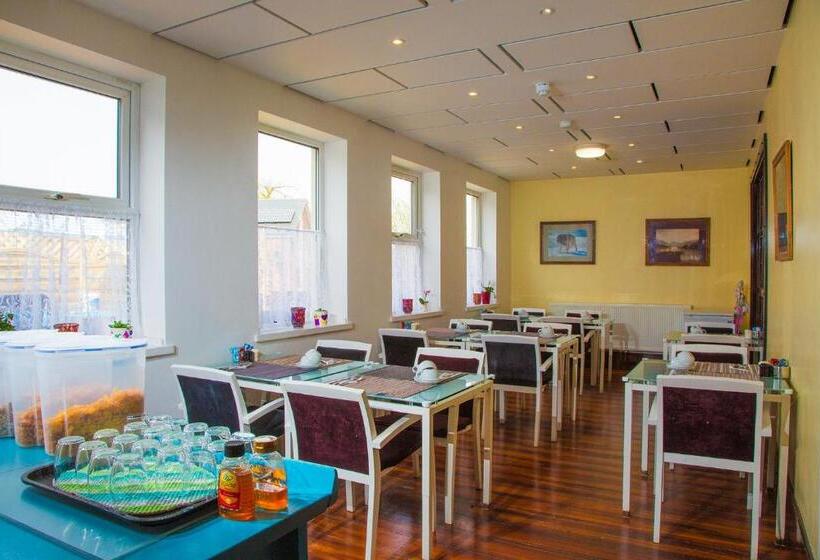 Отель Breeze Guest House