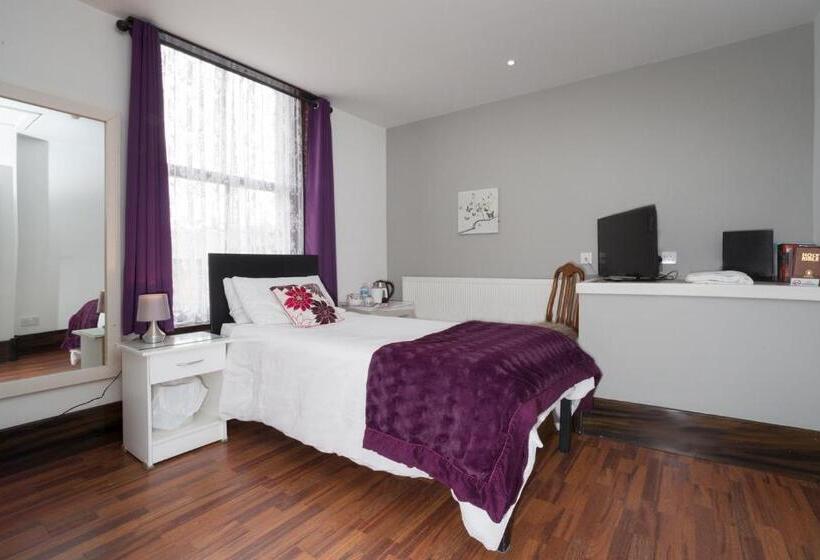 Отель Breeze Guest House