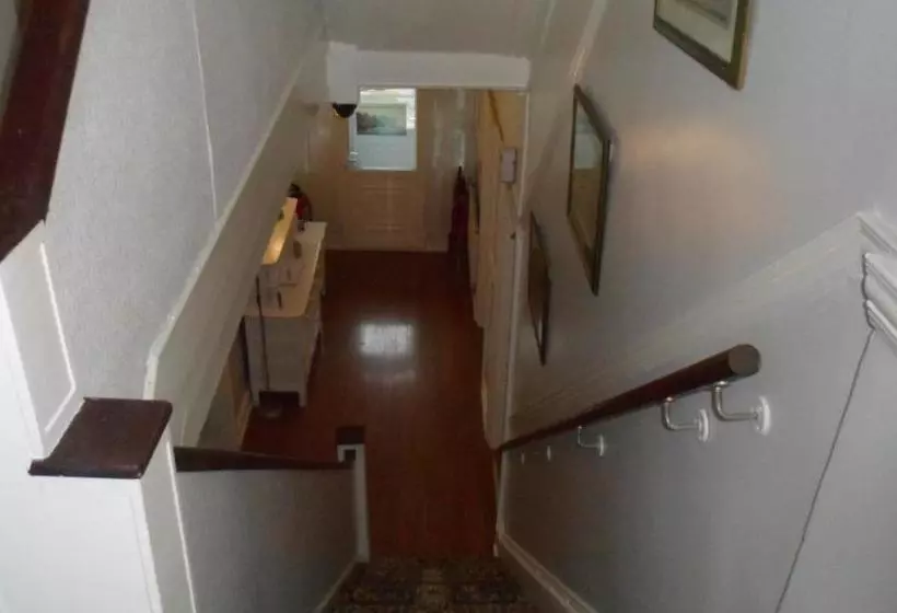 Hotelli Brentwood House