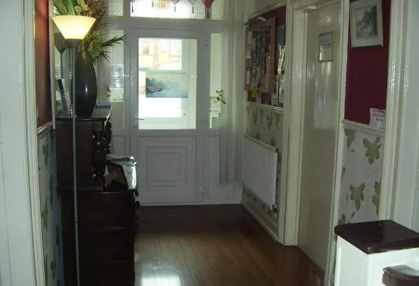 Hotelli Brentwood House