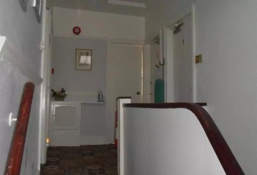 Hotelli Brentwood House