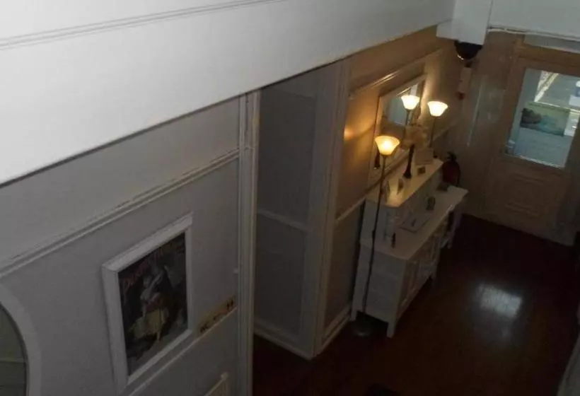 Hotelli Brentwood House