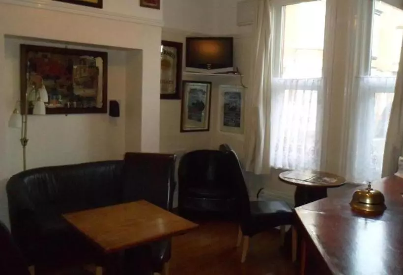 Hotelli Brentwood House