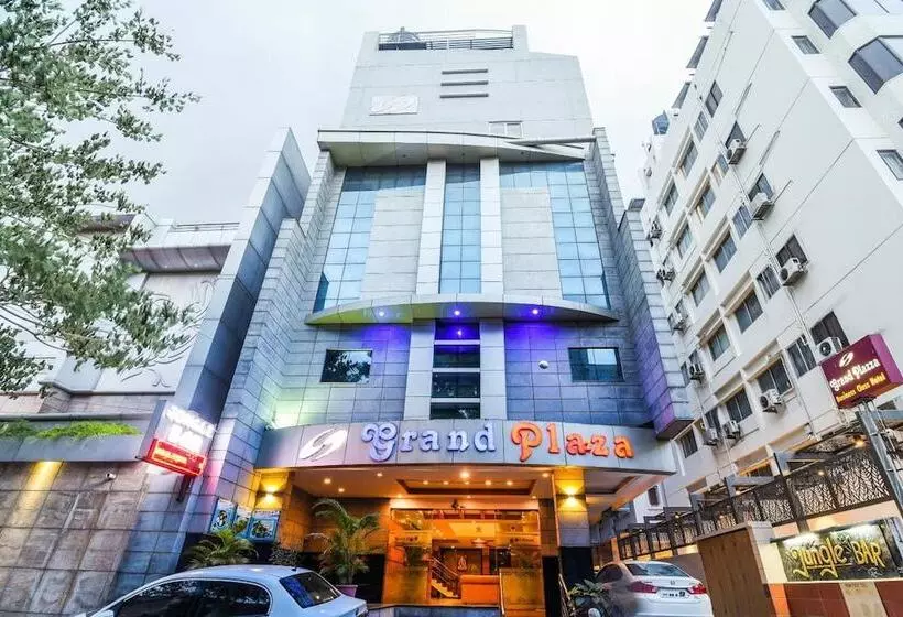 Hotel Capital O Grand Plaza