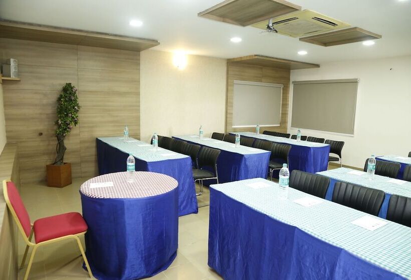 فندق Capital O Grand Plaza