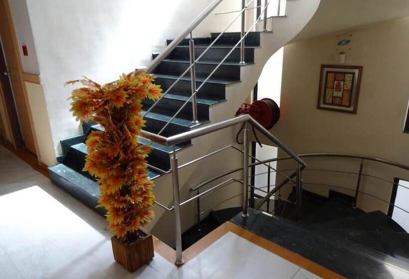 فندق Capital O Grand Plaza