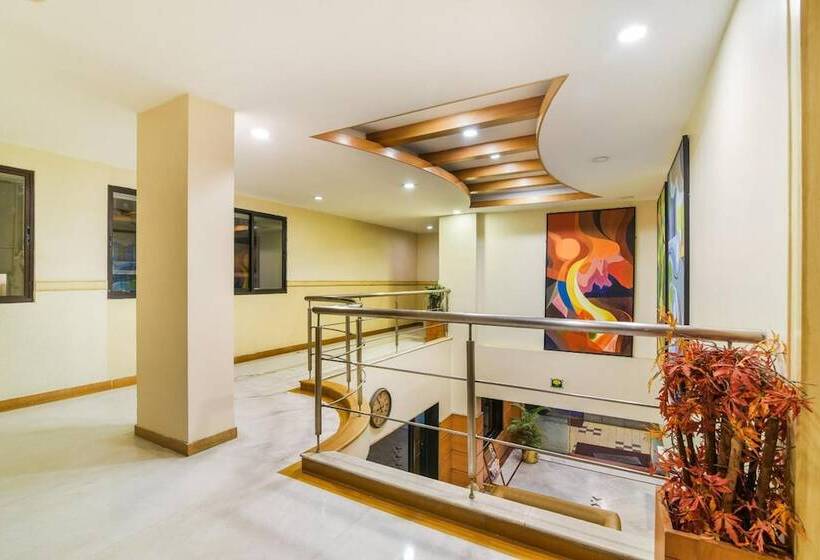 فندق Capital O Grand Plaza