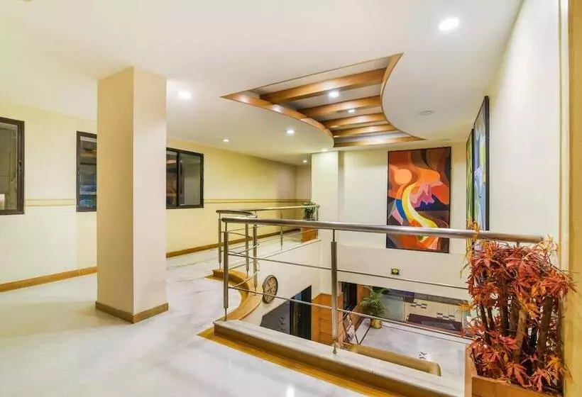 Hotel Capital O Grand Plaza