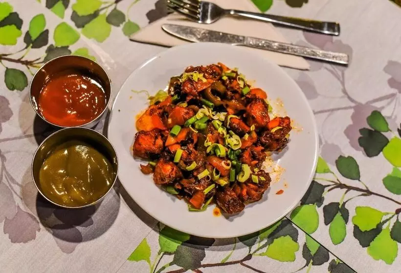 Hotel Capital O Grand Plaza