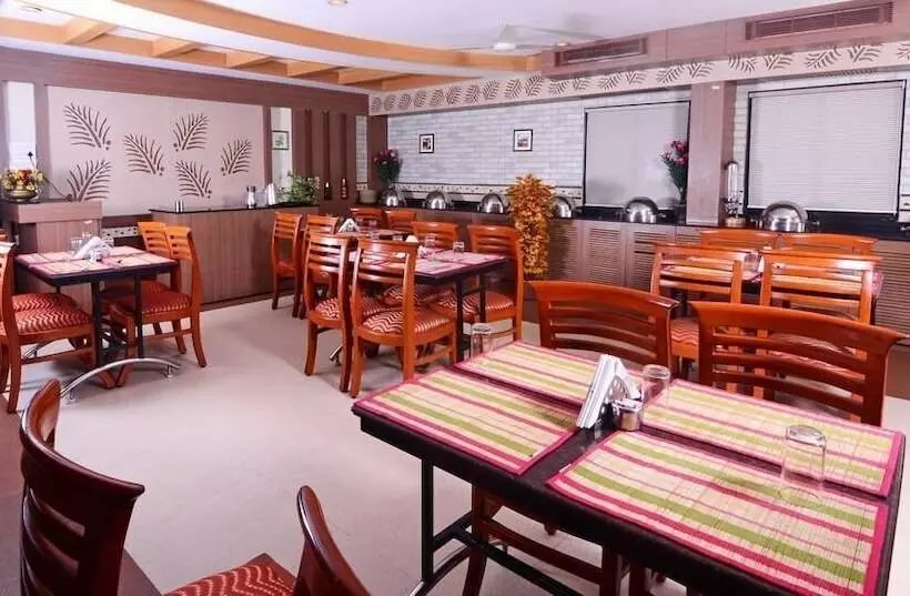 Hotel Capital O Grand Plaza