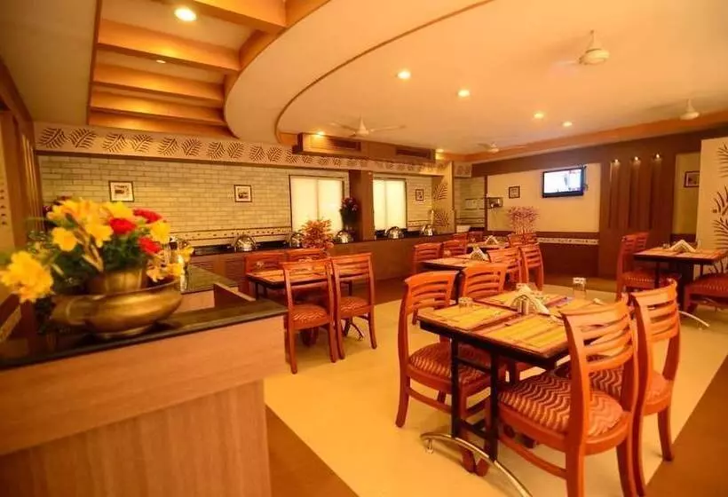 Hotel Capital O Grand Plaza