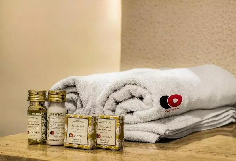 Hotel Capital O Grand Plaza