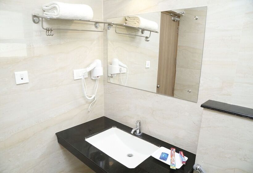 فندق Capital O Grand Plaza