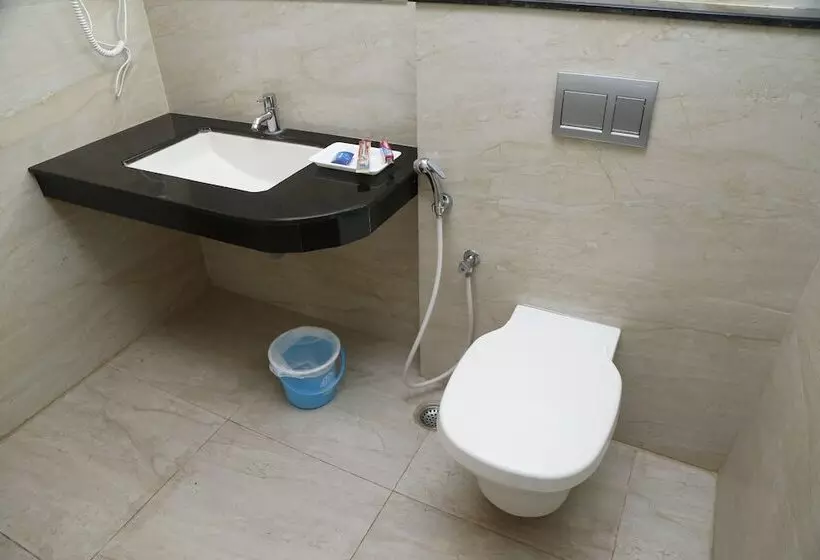 Hotel Capital O Grand Plaza