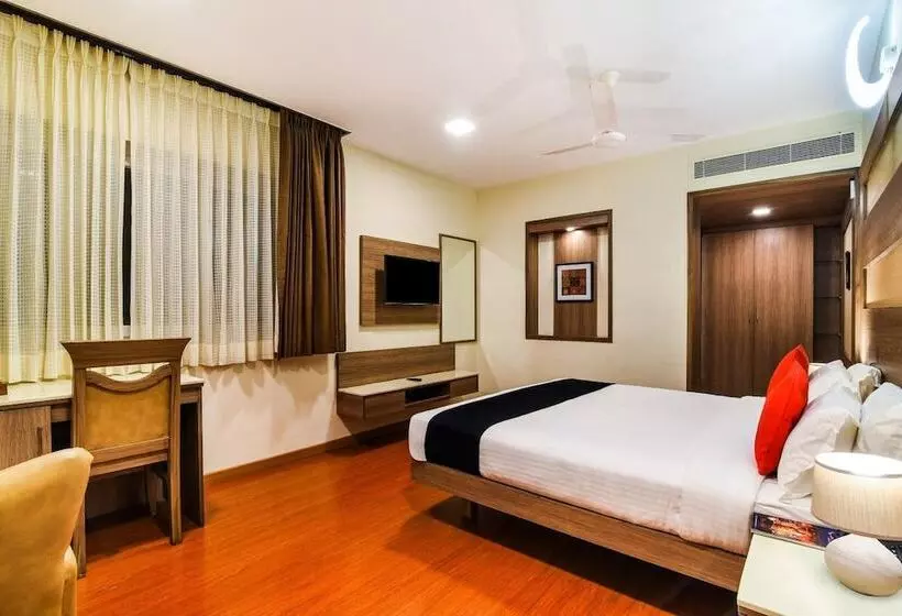 Hotel Capital O Grand Plaza