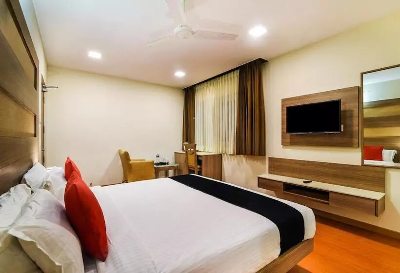 Hotel Capital O Grand Plaza