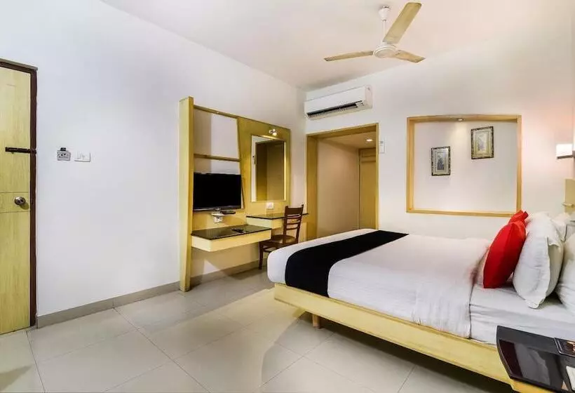 Hotel Capital O Grand Plaza