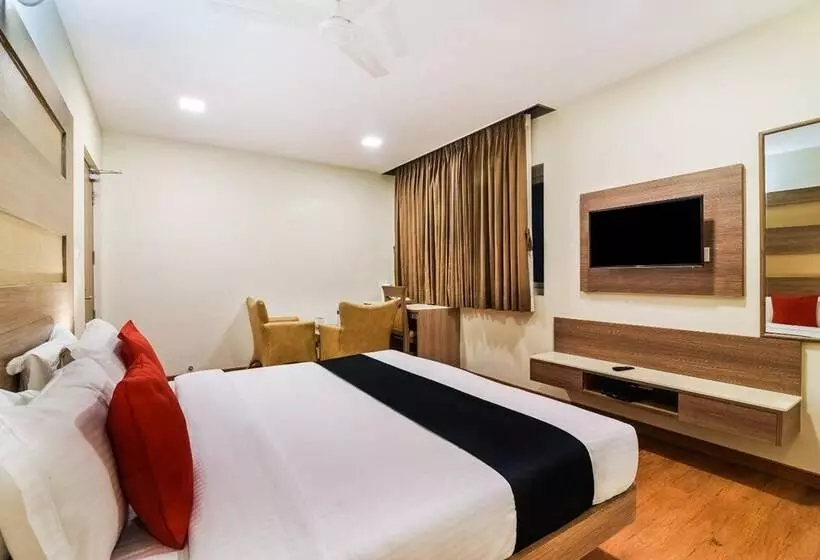 Hotel Capital O Grand Plaza