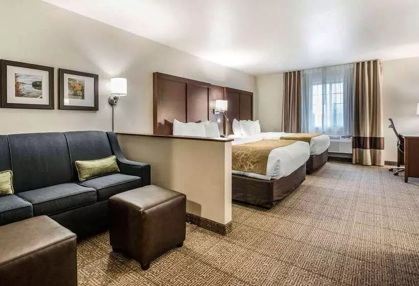 Отель Comfort Suites At Par 4 Resort