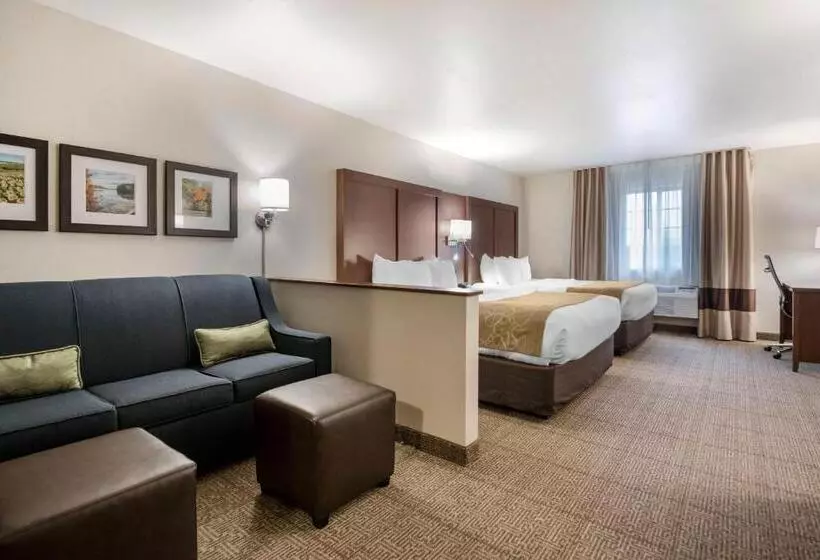 Отель Comfort Suites At Par 4 Resort