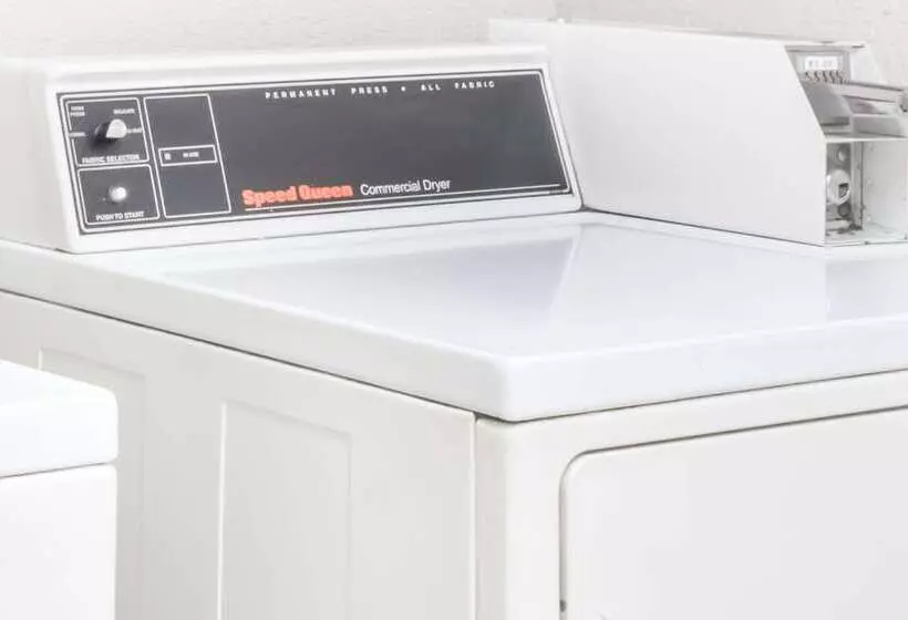 ホテル Days Inn & Suites By Wyndham Winnie