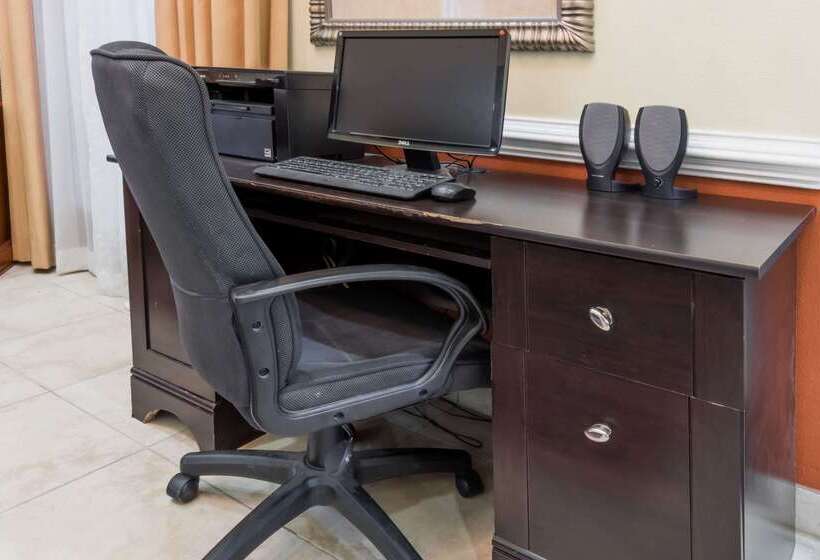 בית מלון כפרי Days Inn & Suites By Wyndham Winnie